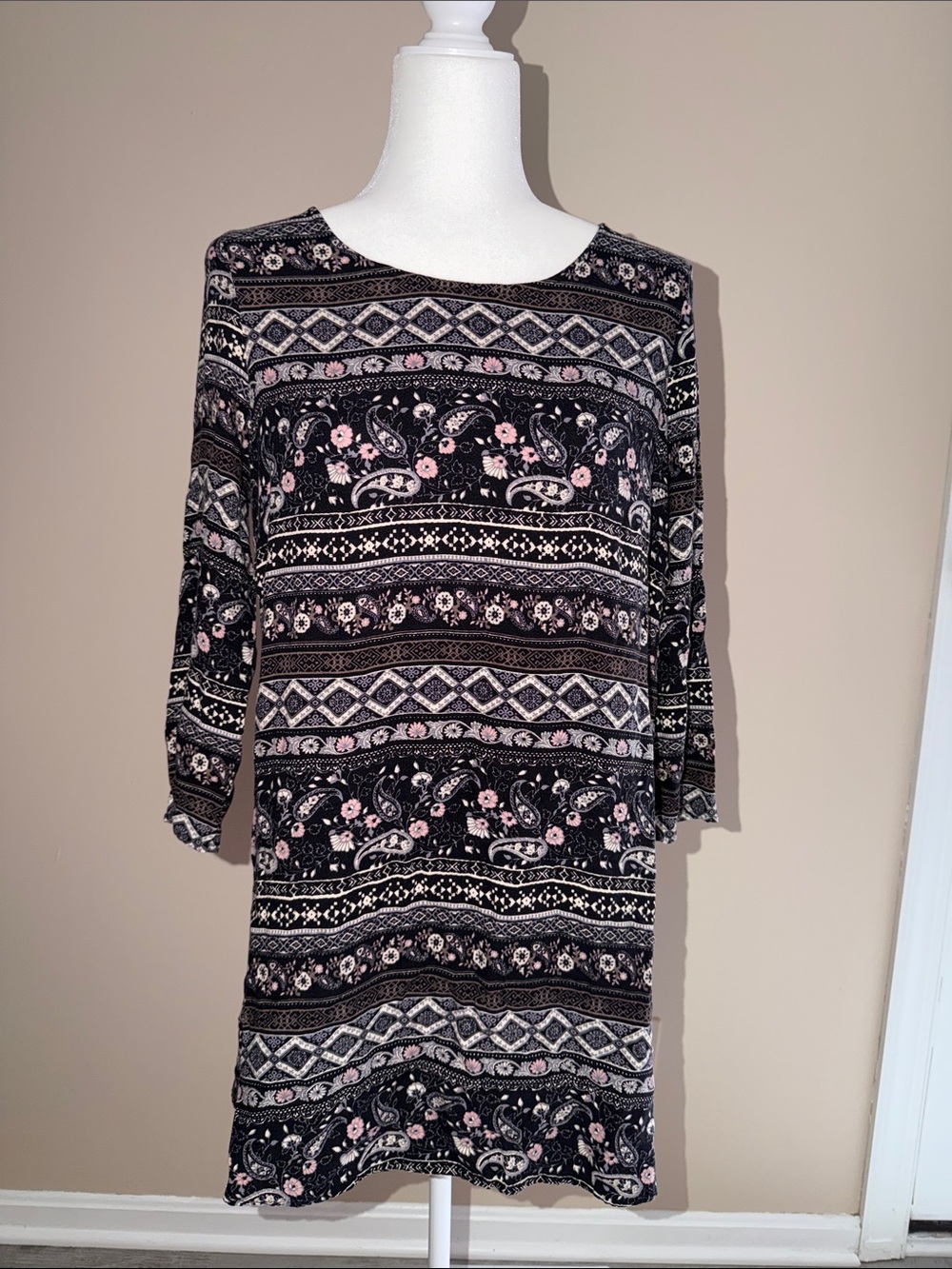 Forever 21 Black Long Sleeve Floral & Geometric Shift Dress